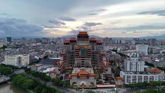 夕阳下的广西玉林云天文化城航拍