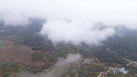 高空云层下的安徽皖南乡村景色