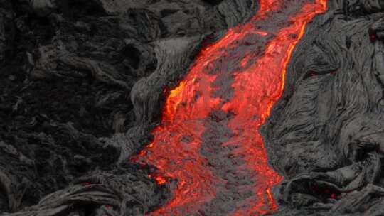 航拍火山岩浆流动