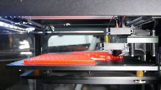 生产中的现代3D打印机