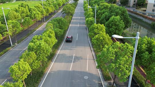 无人机跟拍MINI Cooper行驶-2