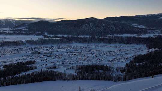 新疆阿勒泰地区禾木村雪景航拍