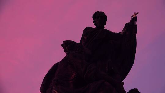 布拉格捷克共和国查尔斯桥上的雕像