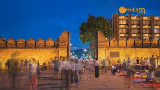 泰国清迈古城塔佩门夜市城市街景延时风光