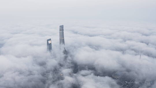 上海陆家嘴金融城平流雾航拍风光4K