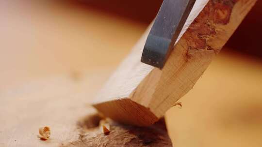 锉刀锉木头