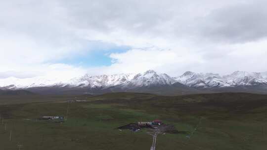 航拍青藏高原青海祁连山脉天境祁连雪山雪景