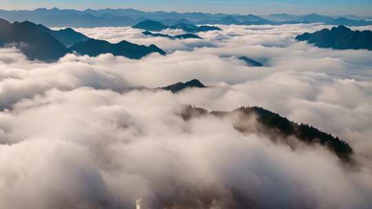 山峦云海壮丽全景