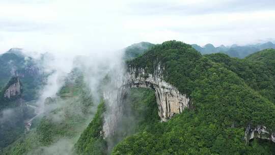 航拍祖国大好河山-云雾缭绕中的奇山异水