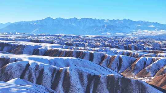 4k航拍冬季雪后祁连山草原