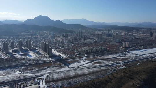 航拍大雪过后的山峰峡谷美景