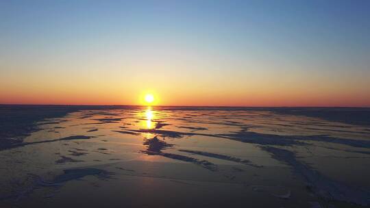 查干湖冬季冰面落日夕阳