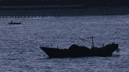 4k海陵岛 傍晚海上游艇沿岸港口城市航拍