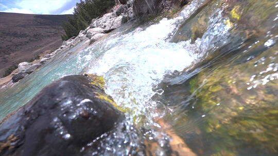 川藏线雪山溪水慢镜头视频素材模板下载