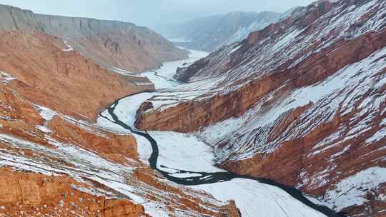 安集海大峡谷冬天雪天航拍风光