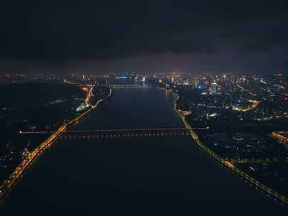 杭州钱塘江台风压境夜景航拍延时