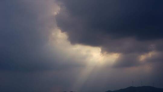 云层耶稣光光影流动延时