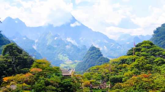 山林间的山景与建筑