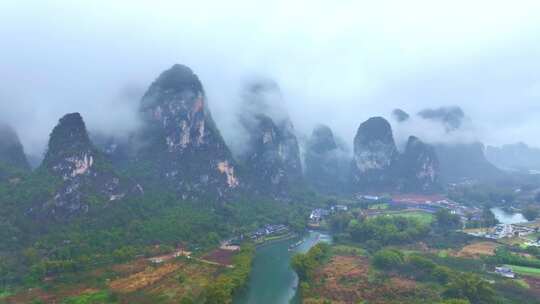 航拍春天广西桂林阳朔遇龙河竹筏漂流