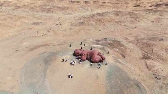 航拍甘肃酒泉著名戈壁雕塑大地之子视频素材模板下载