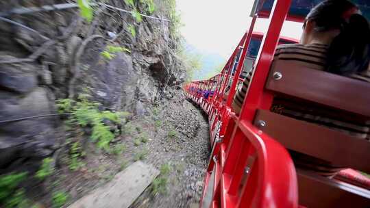 北京双龙峡自然风景区小火车的视频素材