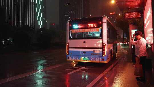 台州雨夜街景