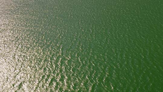阳光照射水面江面湖面视频素材模板下载