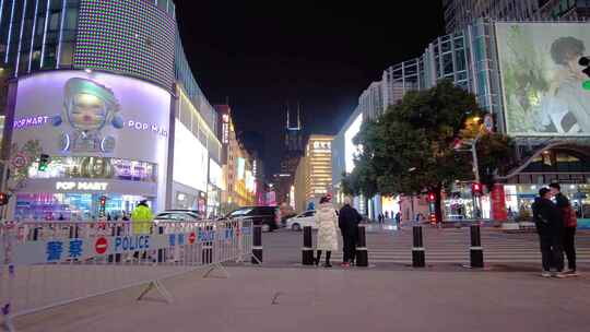 上海外滩夜晚南京路步行街夜景人流视频素材