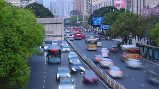 繁忙城市街道路口交通车流人流延时