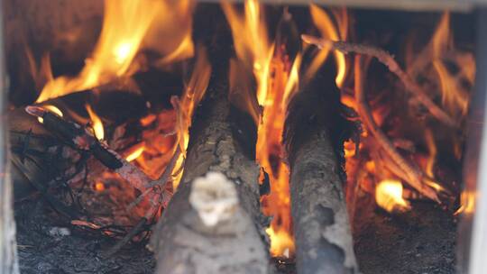 燃烧的木柴木炭柴火火焰18视频素材模板下载