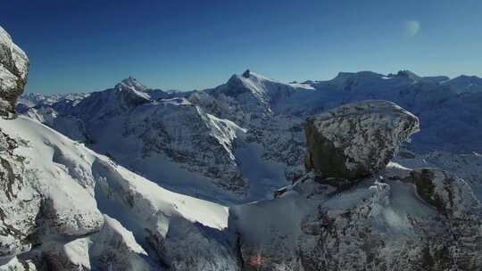 飞越雪山阿尔卑斯山自然景观