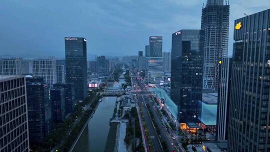 城市的夜晚航拍，极致的世界级夜景来了