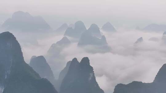 烟雨漓江桂林山水日出云海