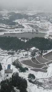 竖版航拍冬天南方雪景