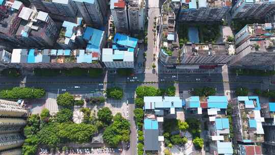 老城区建筑 街道 车流