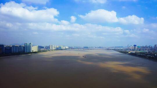 钱塘江两岸的现代化城市风貌