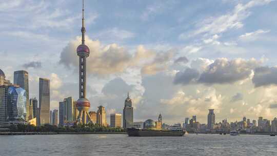 上海浦东新区陆家嘴黄浦江游轮游船延时摄影