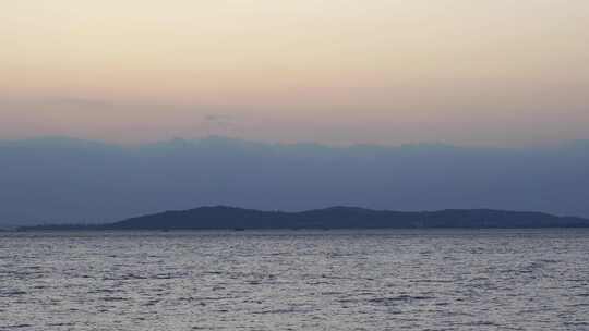 傍晚海平面风光平静大海风景海面水波纹荡漾