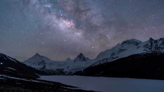 西藏那曲比如萨普神山圣山圣湖冰川银河延时视频素材模板下载
