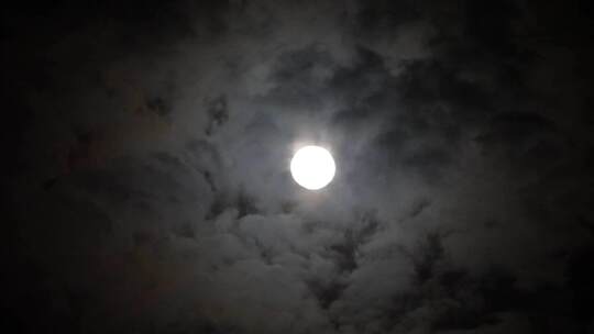 延时拍摄夜空中的满月视频素材模板下载