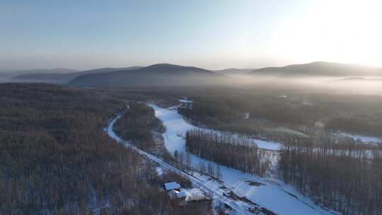 冷空气笼罩的林海雪原朝阳