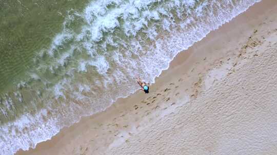 比基尼，日光浴，海滩，海浪