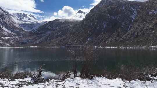 航拍雪后的川西贡嘎山乡雪山海子风光