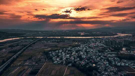 跨越西安的黄河与夕阳的天水一色