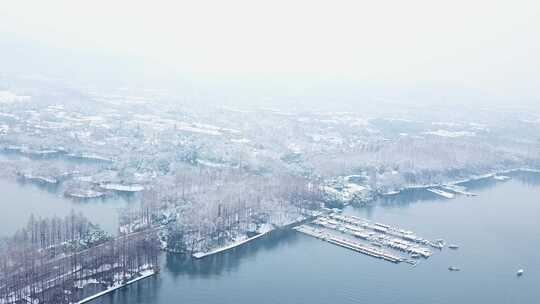 杭州西湖雪景杨公堤雪景浙江雪景游船码头