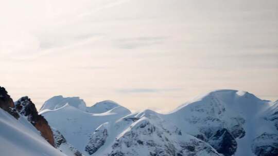 雪山自然风光全景