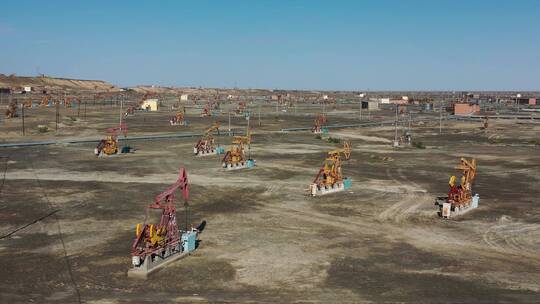 新疆克拉玛依油田百里油区视频素材模板下载