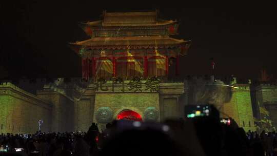 古城楼投影展示成语之都字样