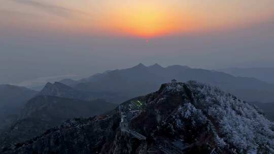 夕阳夕照泰山之巅