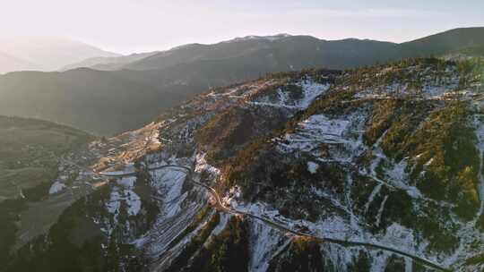 航拍云南香格里拉雪山公路